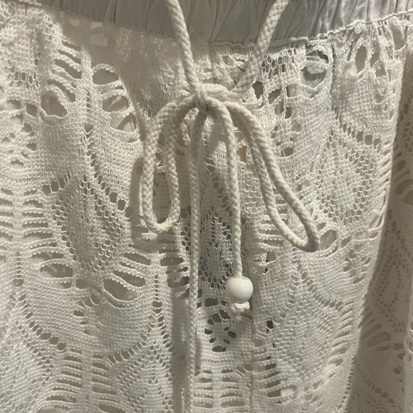 NWT Ananada’s Collection- White Lace Overlay Shorts - Picture 2 of 7